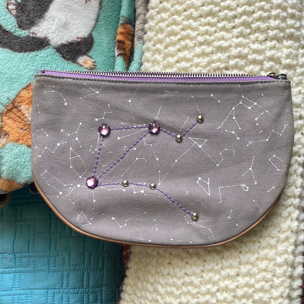Libra Zippy Cosmetics/Travel Zippy Pouch  EUC